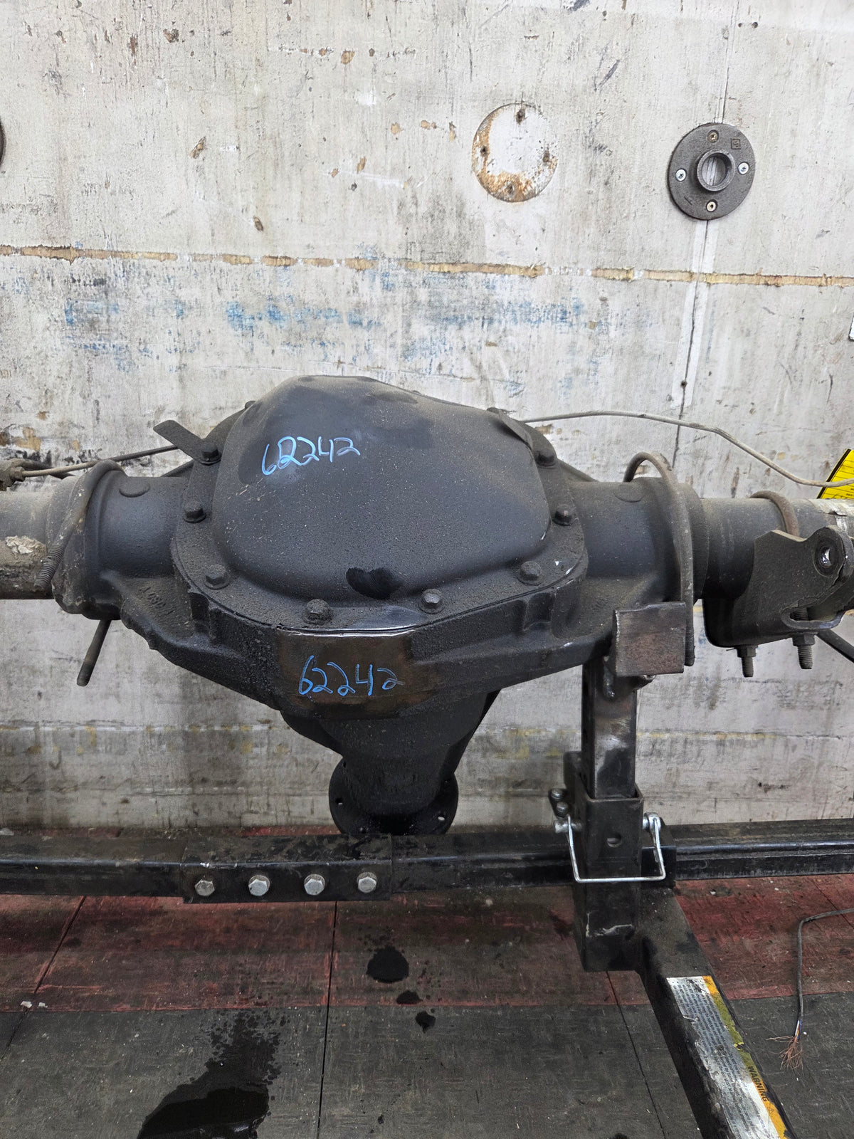 2002-2004 Ford Super Duty F250 F350 SRW Rear Axle 3.73 Gear Ratio - Limited Slip