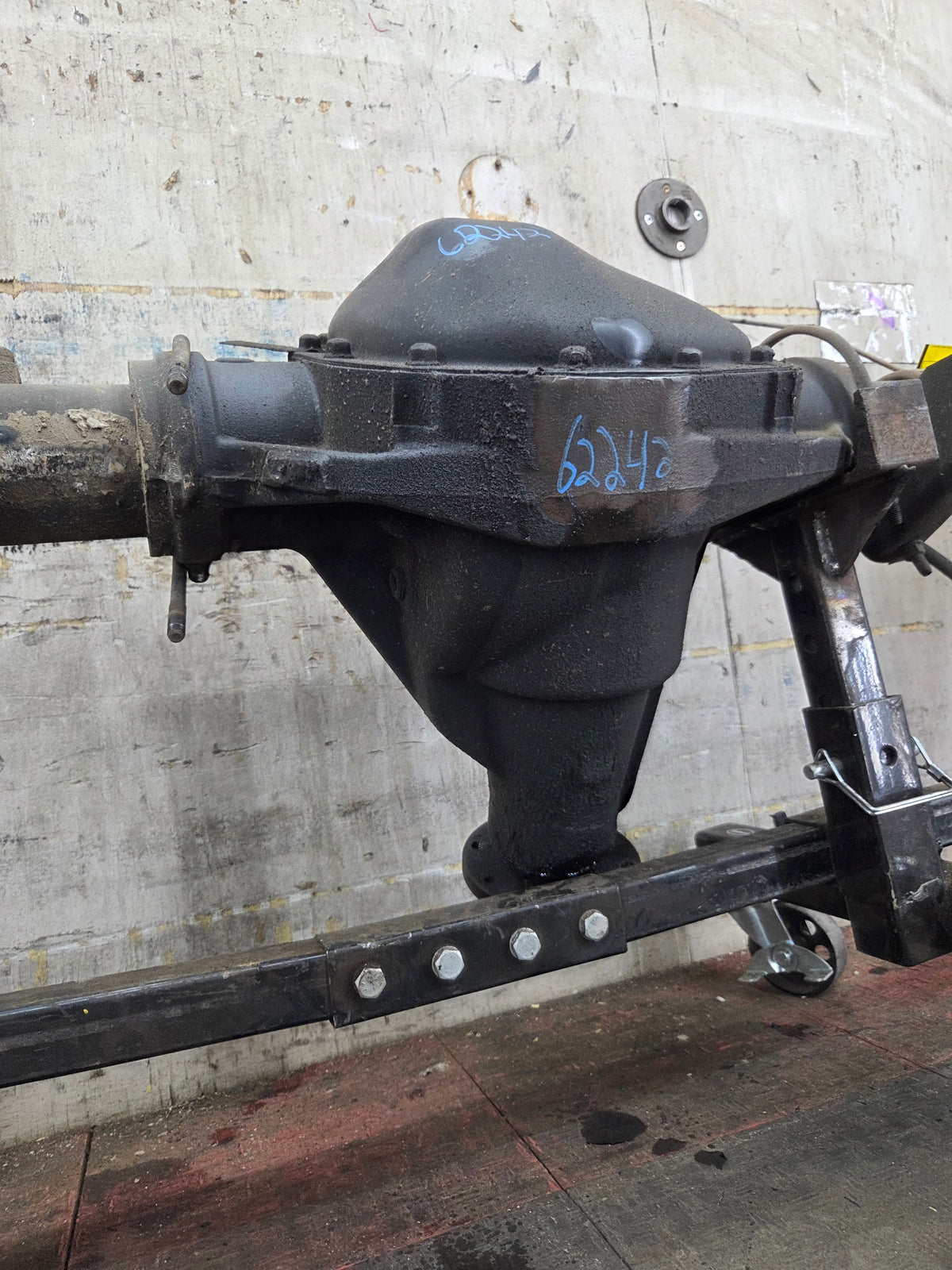 2002-2004 Ford Super Duty F250 F350 SRW Rear Axle 3.73 Gear Ratio - Limited Slip