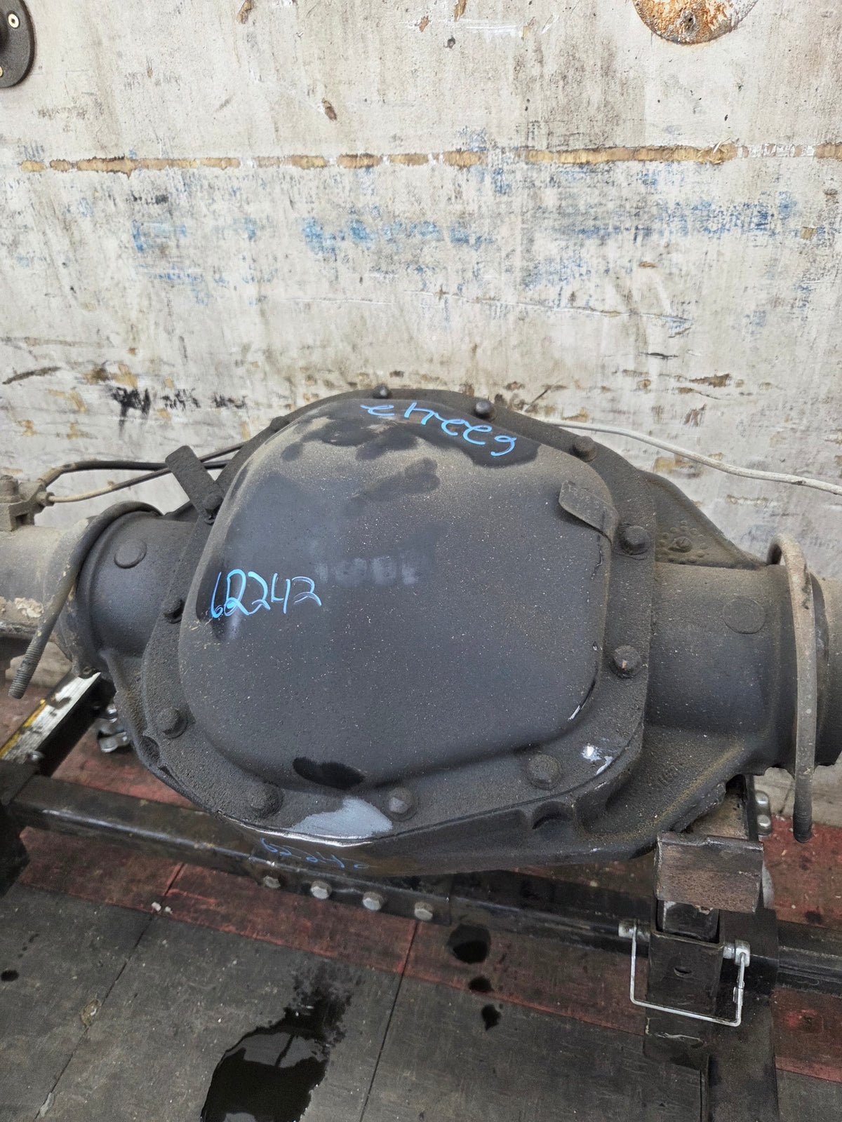 2002-2004 Ford Super Duty F250 F350 SRW Rear Axle 3.73 Gear Ratio - Limited Slip
