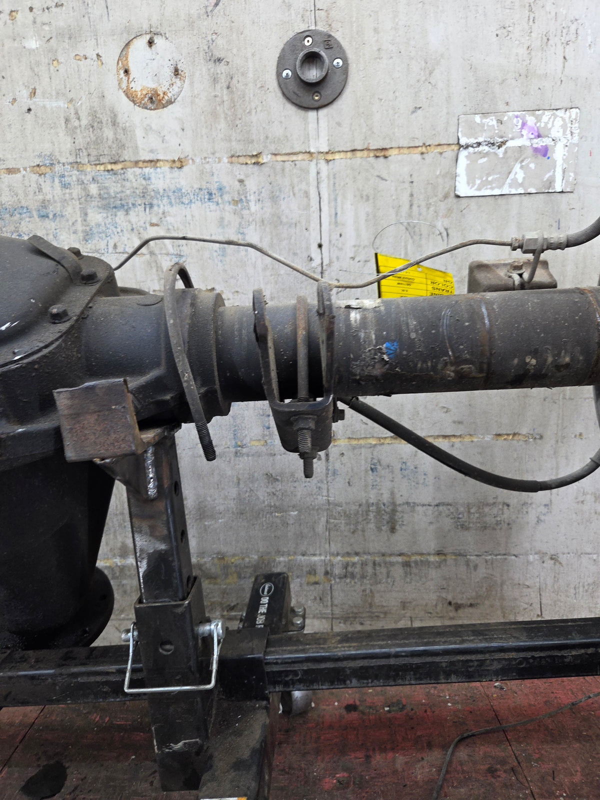2002-2004 Ford Super Duty F250 F350 SRW Rear Axle 3.73 Gear Ratio - Limited Slip