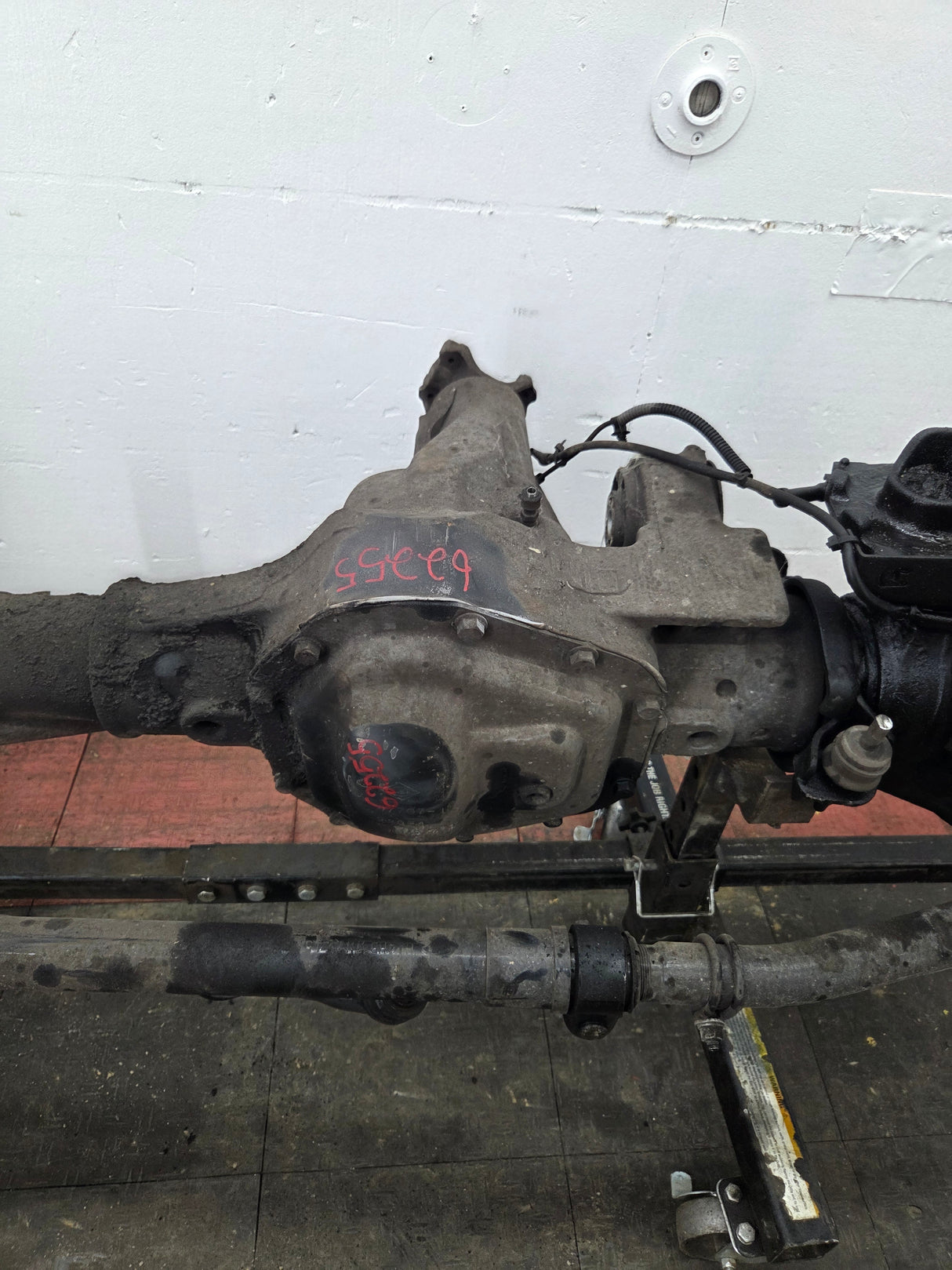 2011-2012 Ford Super Duty F250 F350 Front Axle 3.73 Gear Ratio