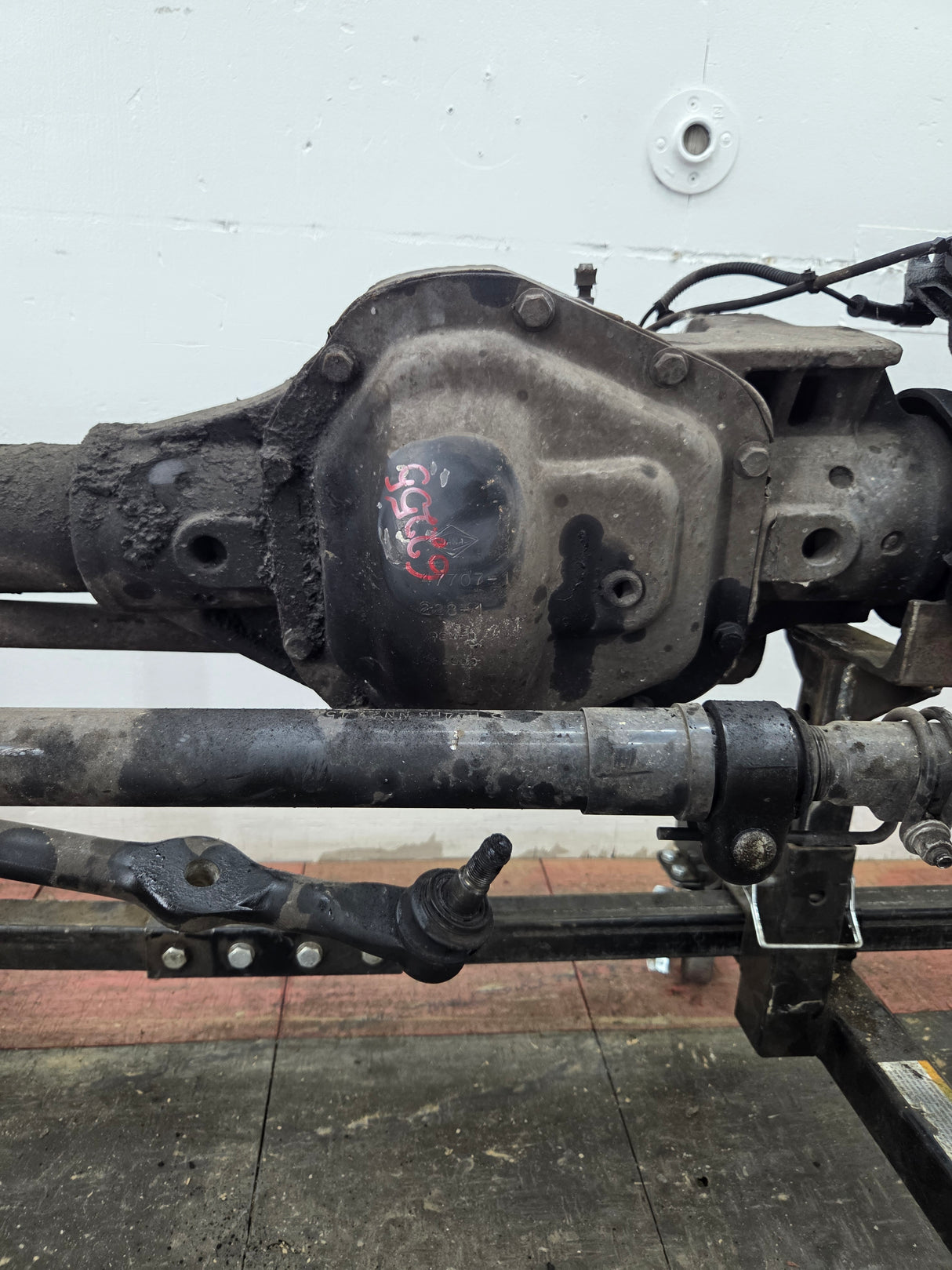 2011-2012 Ford Super Duty F250 F350 Front Axle 3.73 Gear Ratio