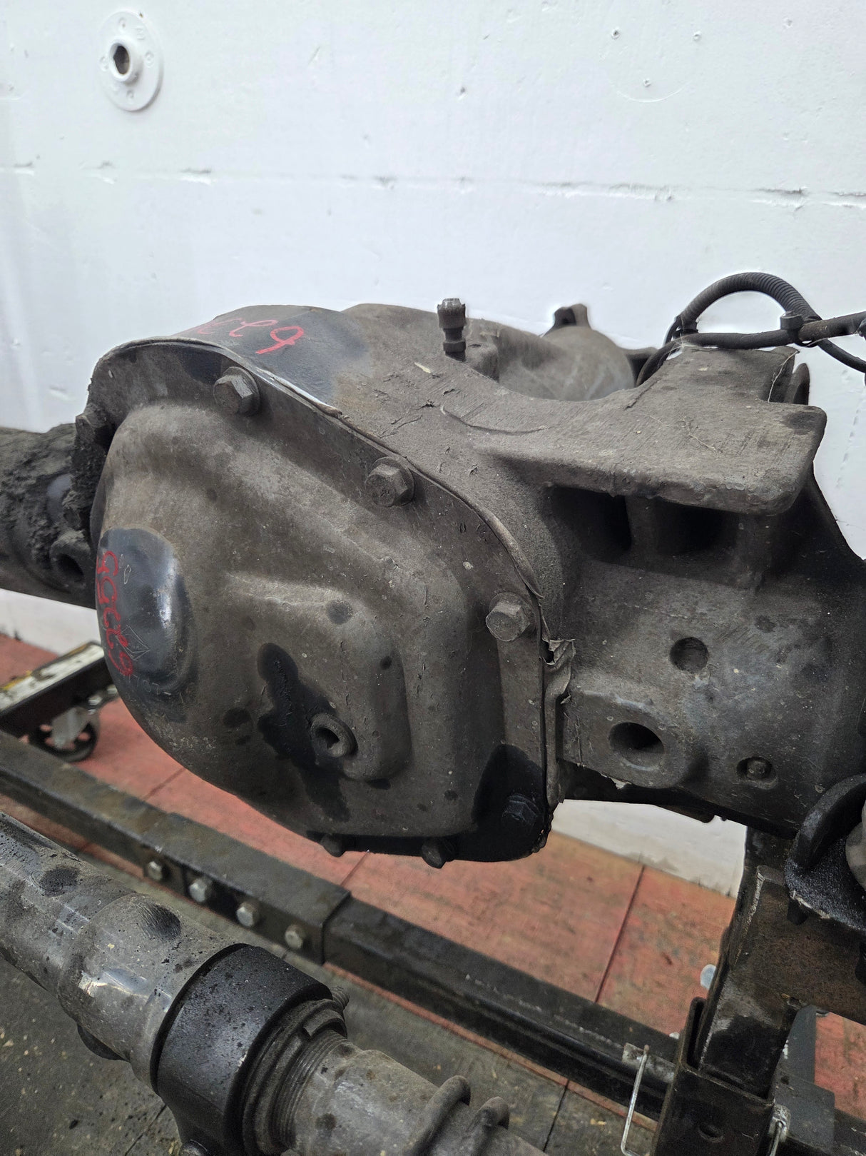 2011-2012 Ford Super Duty F250 F350 Front Axle 3.73 Gear Ratio