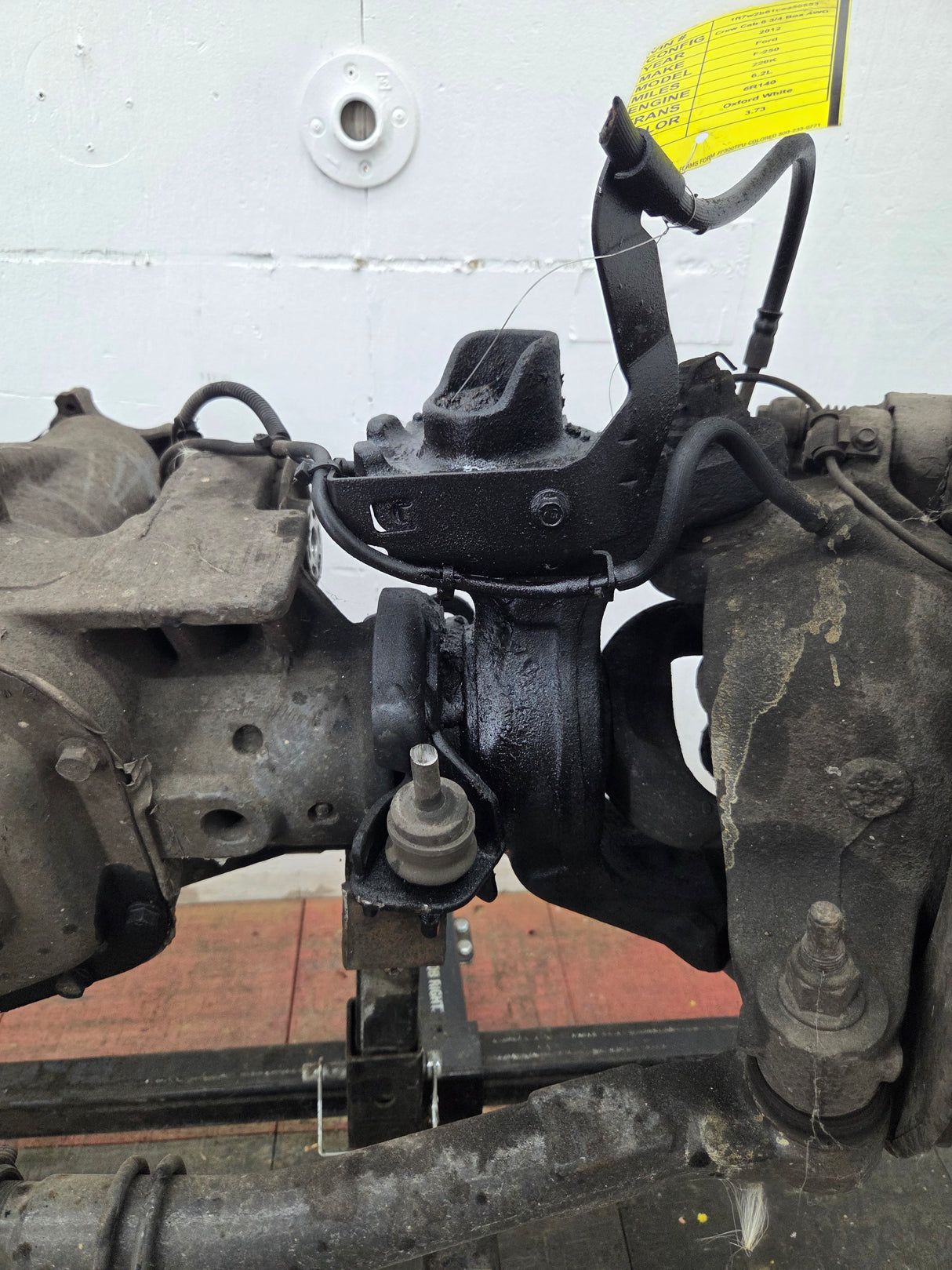2011-2012 Ford Super Duty F250 F350 Front Axle 3.73 Gear Ratio