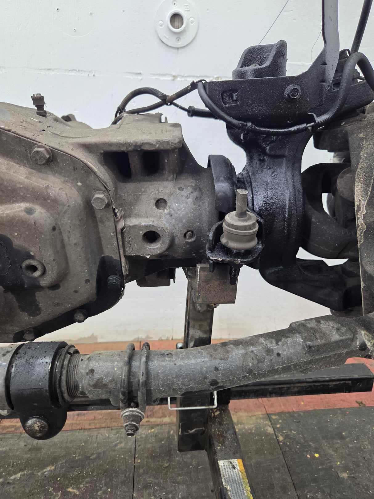 2011-2012 Ford Super Duty F250 F350 Front Axle 3.73 Gear Ratio