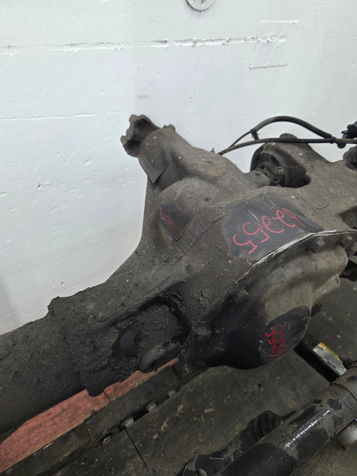 2011-2012 Ford Super Duty F250 F350 Front Axle 3.73 Gear Ratio