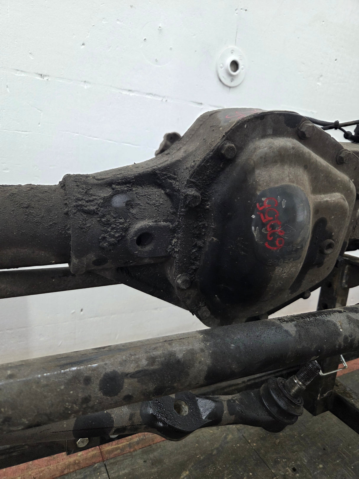 2011-2012 Ford Super Duty F250 F350 Front Axle 3.73 Gear Ratio