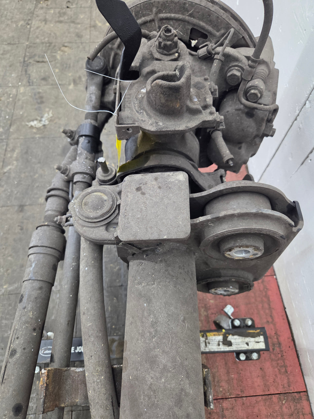 2011-2012 Ford Super Duty F250 F350 Front Axle 3.73 Gear Ratio