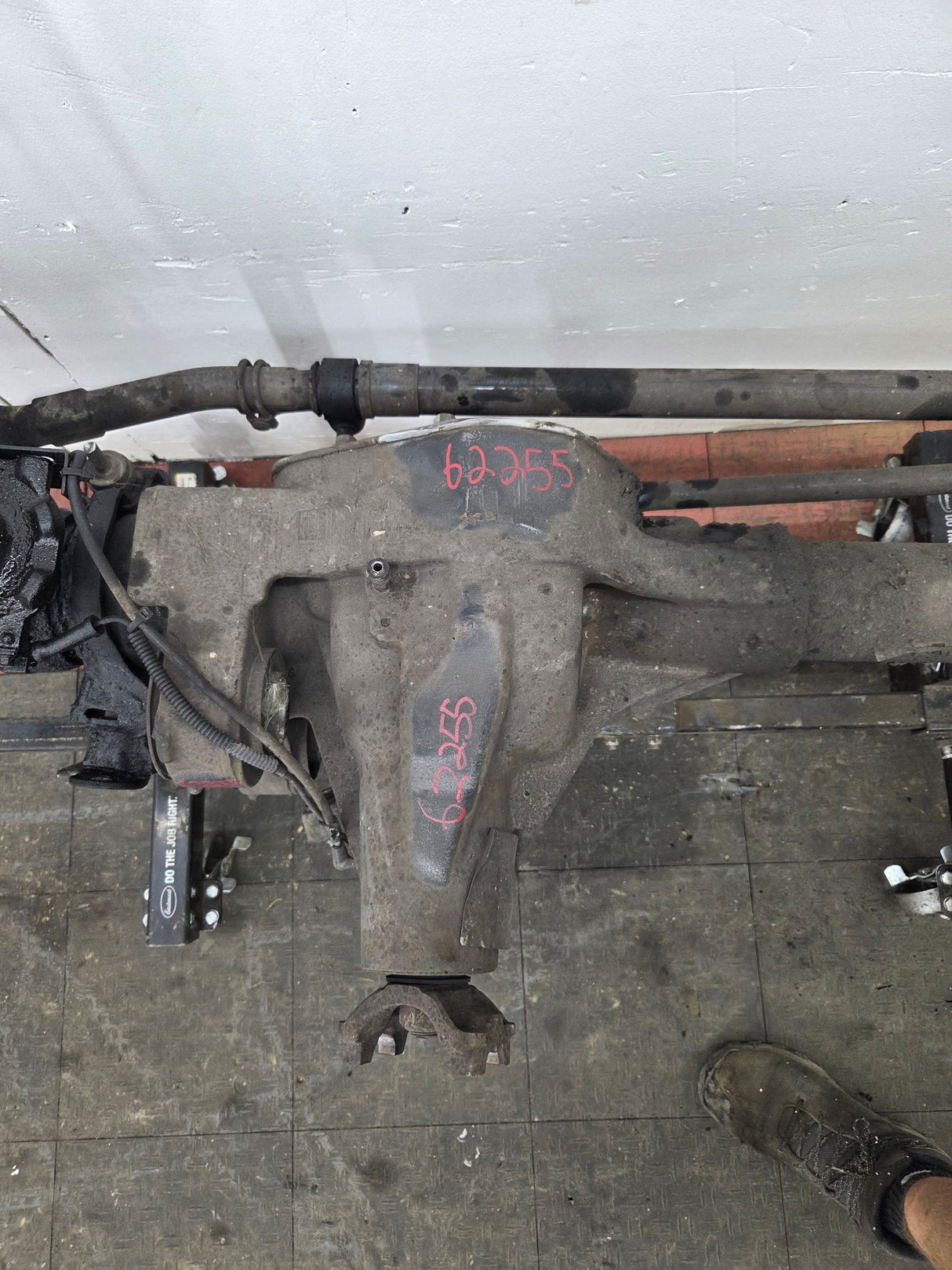 2011-2012 Ford Super Duty F250 F350 Front Axle 3.73 Gear Ratio