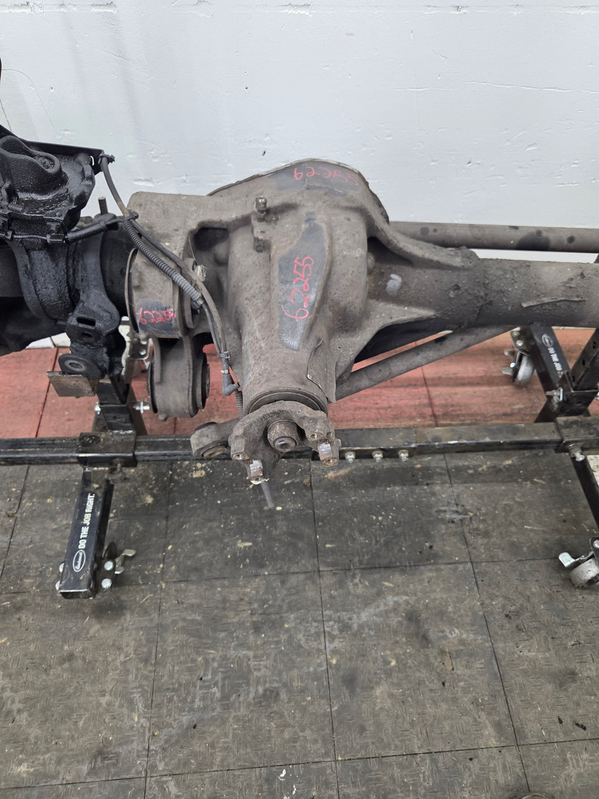 2011-2012 Ford Super Duty F250 F350 Front Axle 3.73 Gear Ratio
