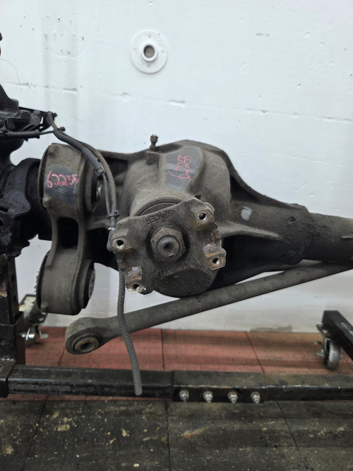 2011-2012 Ford Super Duty F250 F350 Front Axle 3.73 Gear Ratio