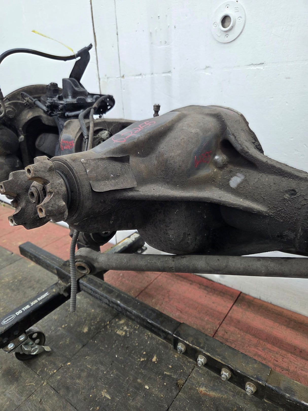 2011-2012 Ford Super Duty F250 F350 Front Axle 3.73 Gear Ratio