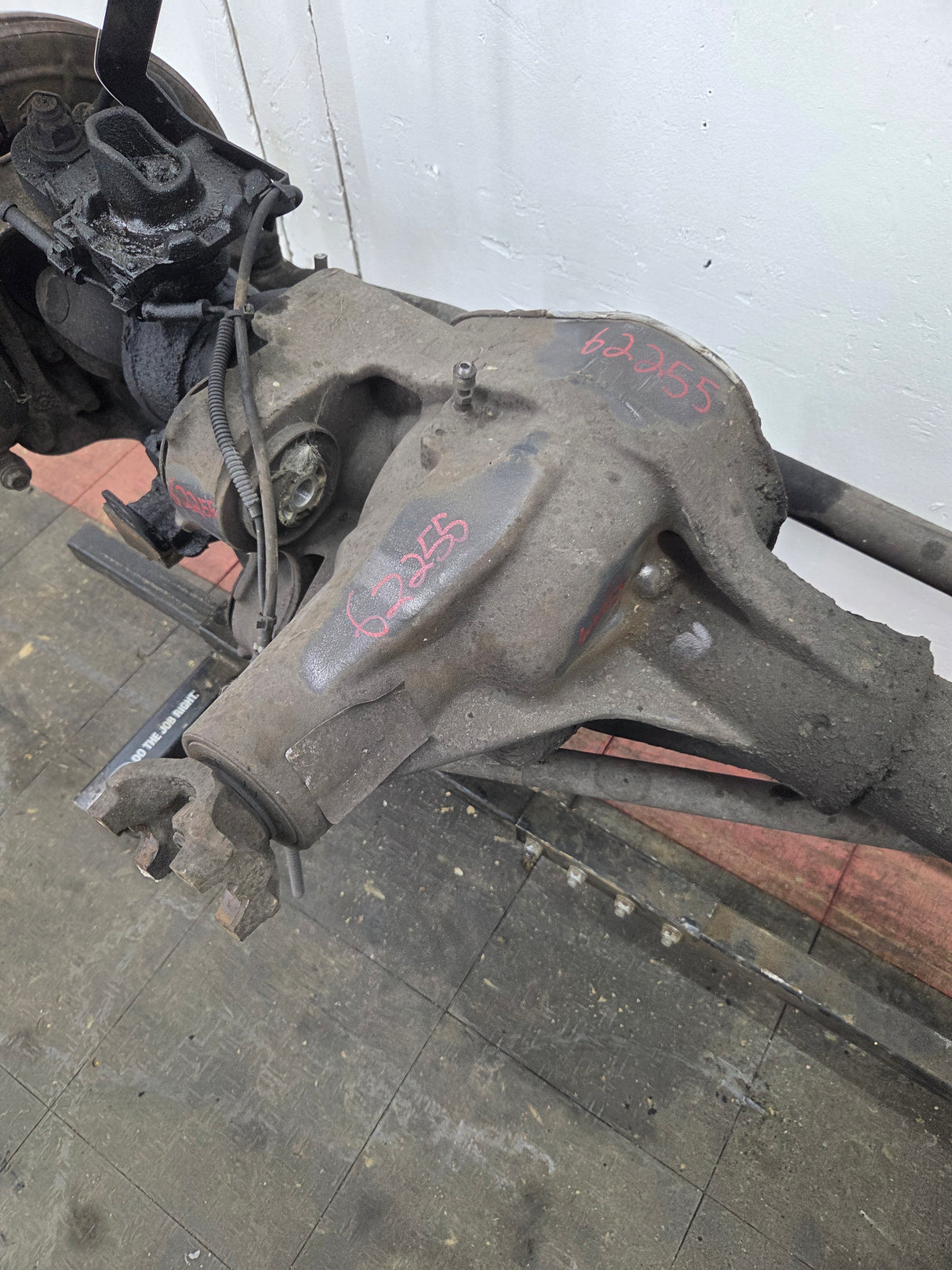 2011-2012 Ford Super Duty F250 F350 Front Axle 3.73 Gear Ratio