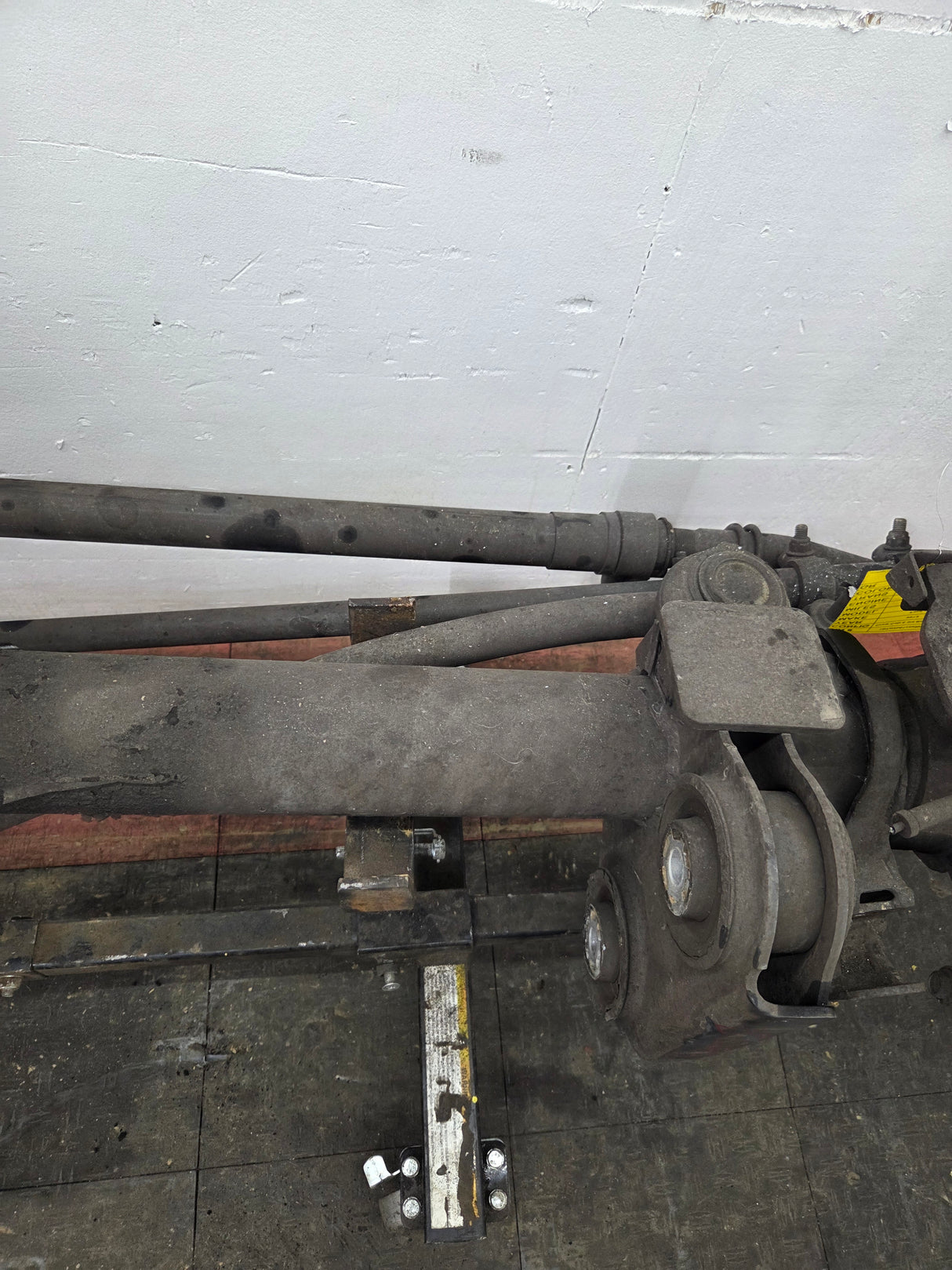 2011-2012 Ford Super Duty F250 F350 Front Axle 3.73 Gear Ratio