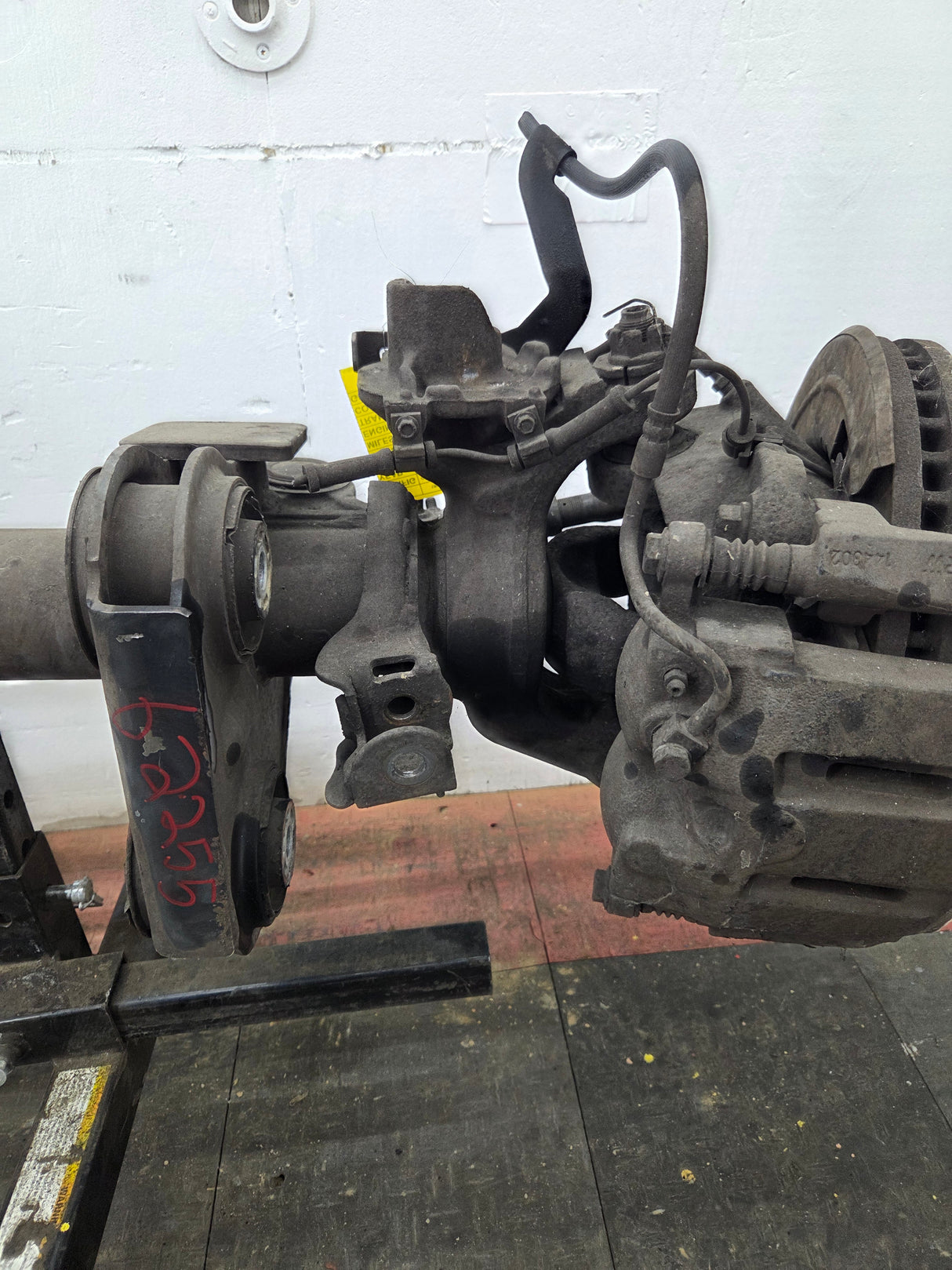 2011-2012 Ford Super Duty F250 F350 Front Axle 3.73 Gear Ratio