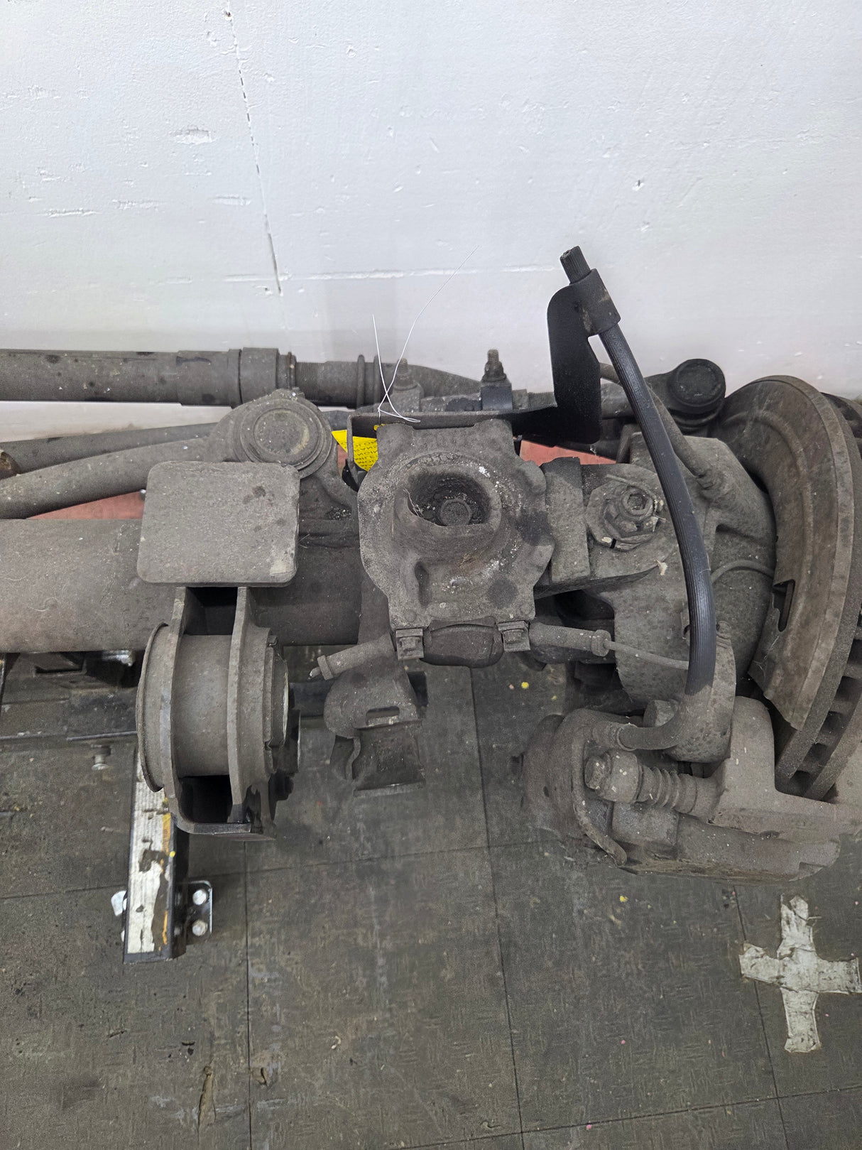 2011-2012 Ford Super Duty F250 F350 Front Axle 3.73 Gear Ratio