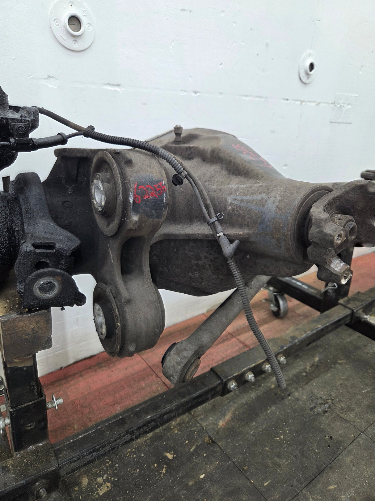 2011-2012 Ford Super Duty F250 F350 Front Axle 3.73 Gear Ratio