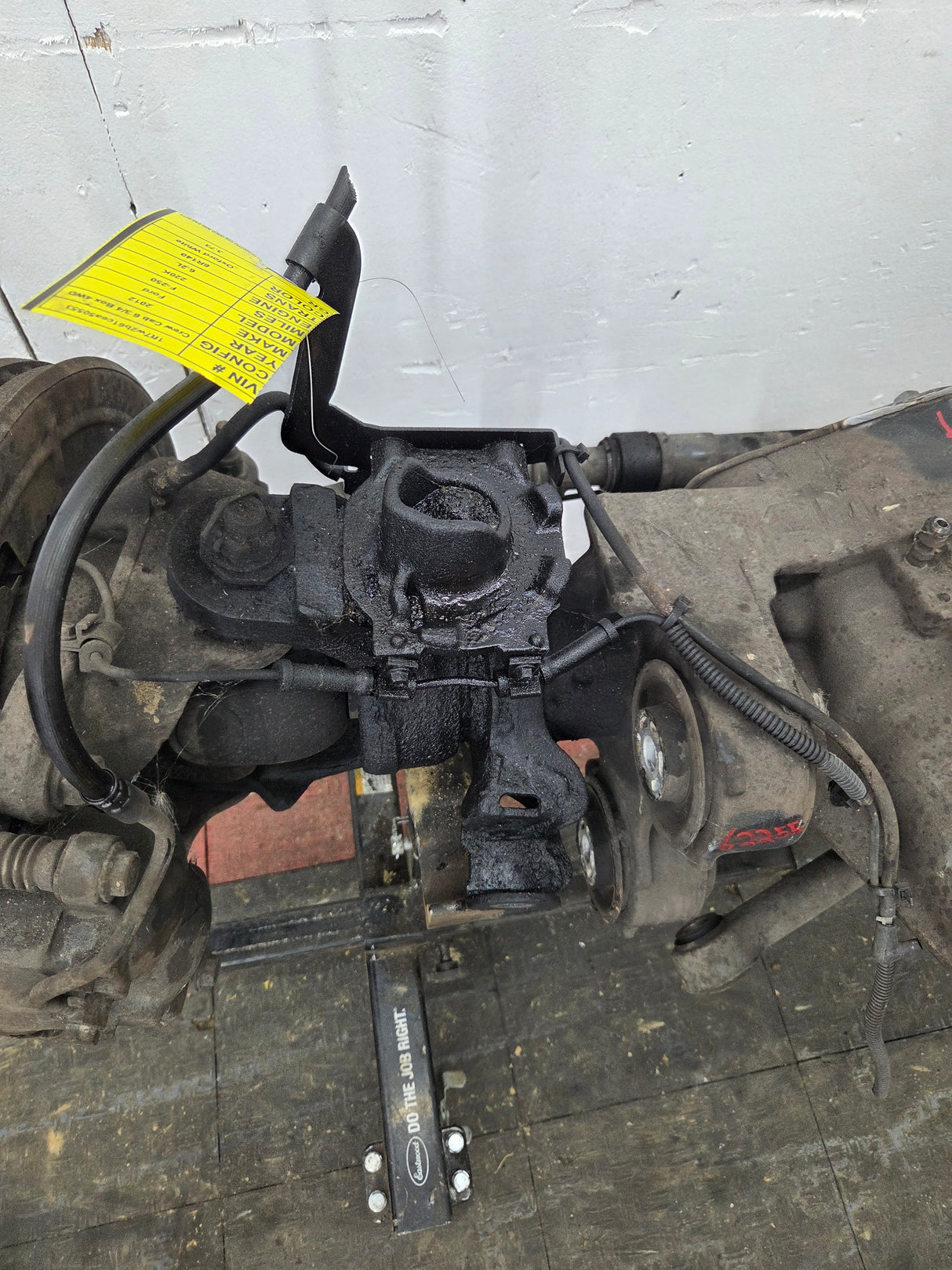 2011-2012 Ford Super Duty F250 F350 Front Axle 3.73 Gear Ratio