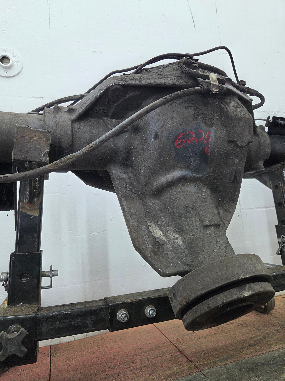 2011-2012 Ford Super Duty F250 F350 Rear Axle 3.73 Gear Ratio Electric Locking Rear End 220k Miles