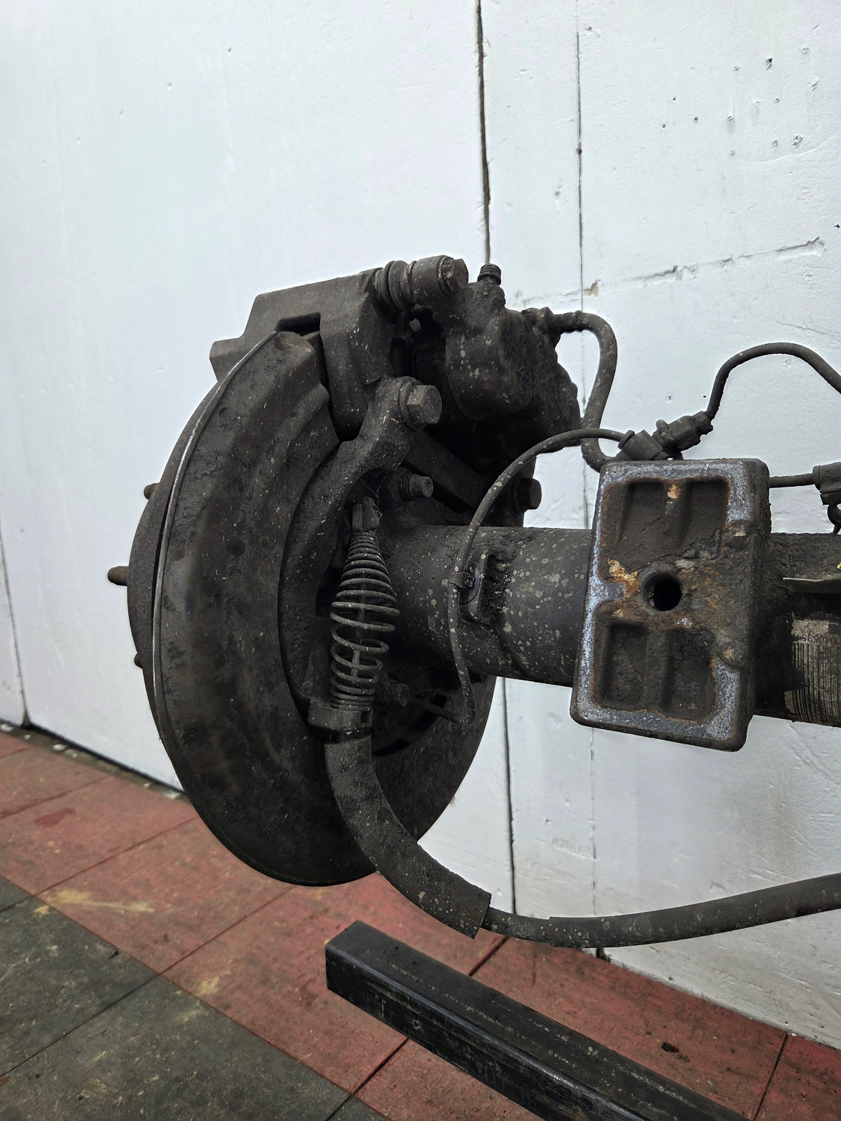 2011-2012 Ford Super Duty F250 F350 Rear Axle 3.73 Gear Ratio Electric Locking Rear End 220k Miles
