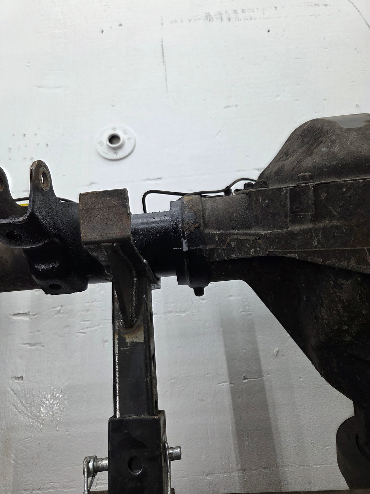 2011-2012 Ford Super Duty F250 F350 Rear Axle 3.73 Gear Ratio Electric Locking Rear End 220k Miles