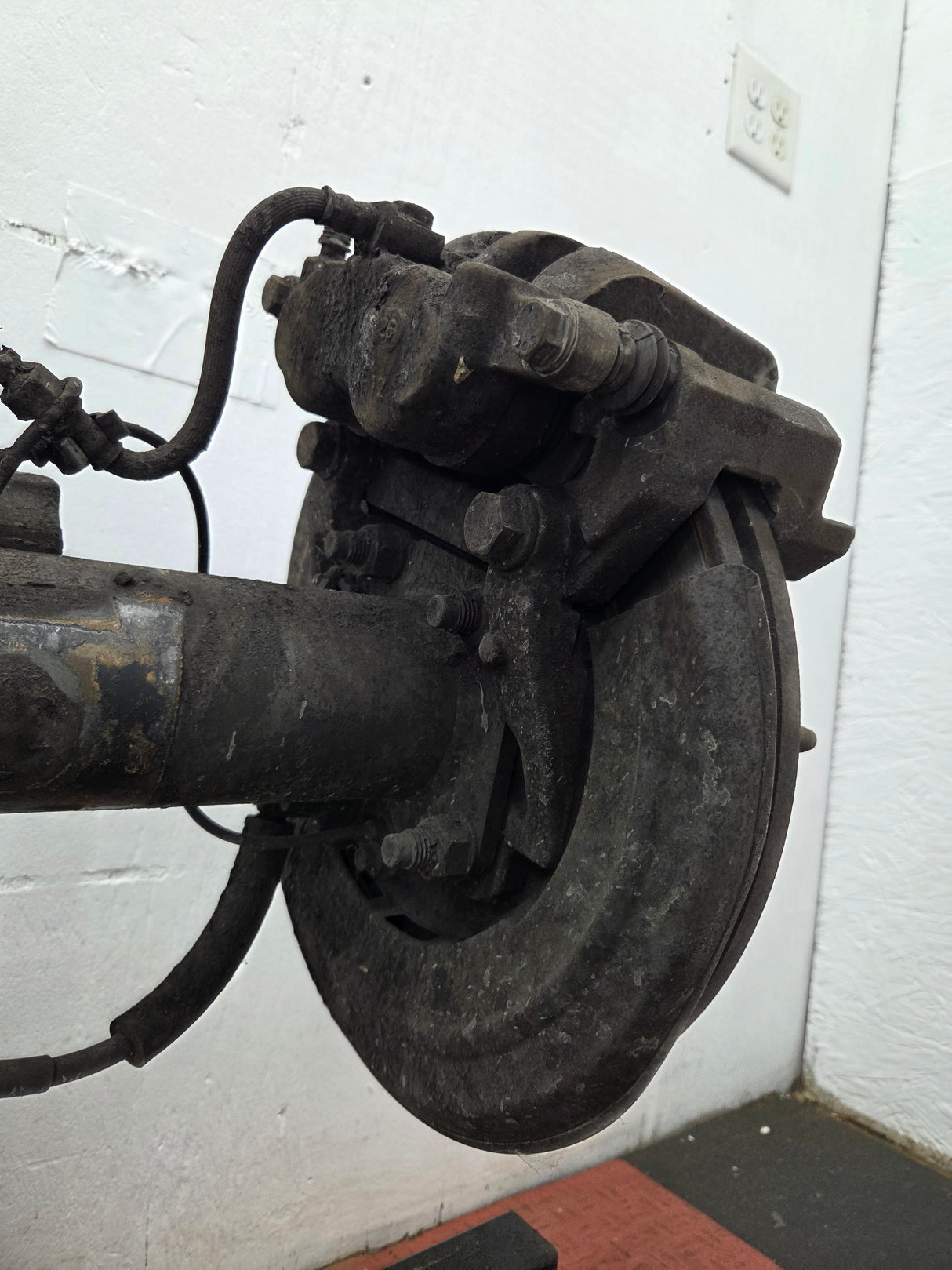 2011-2012 Ford Super Duty F250 F350 Rear Axle 3.73 Gear Ratio Electric Locking Rear End 220k Miles