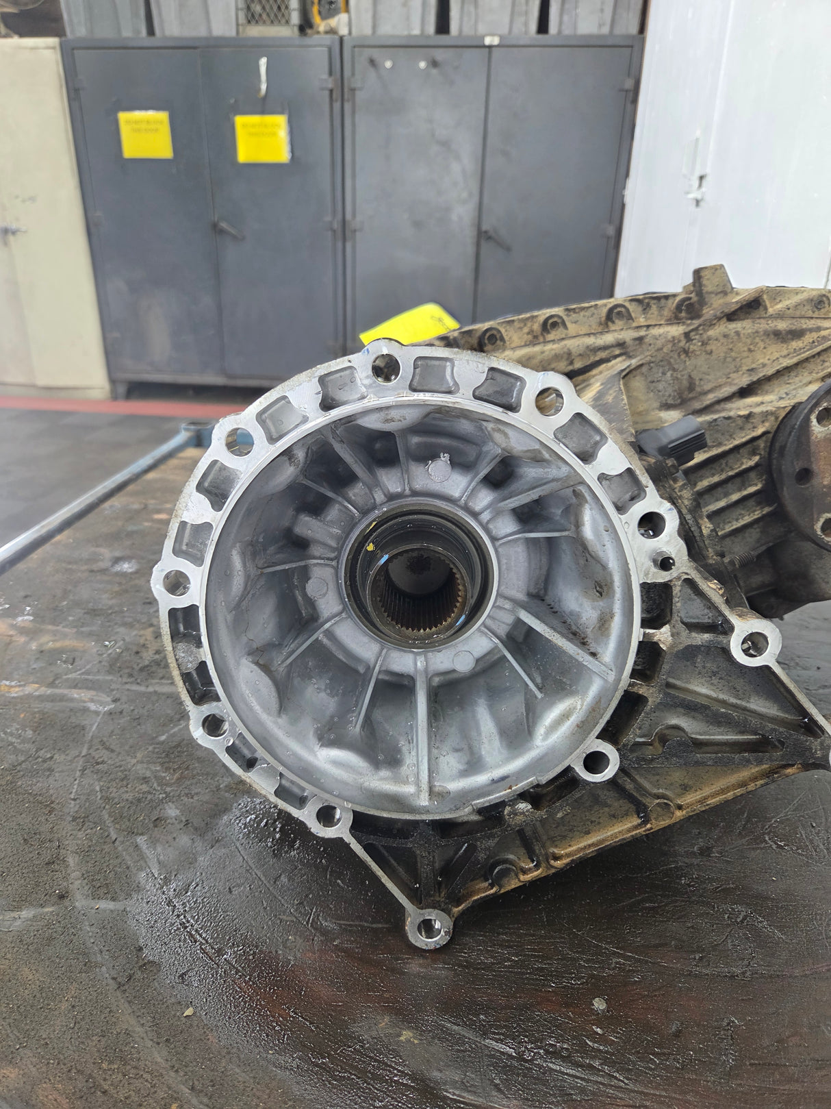 2011-2016 6.2L 6.7L PSD Transfer Case Flange Yoke Manual Shift Ford F250 F350 F450 F550 Super Duty