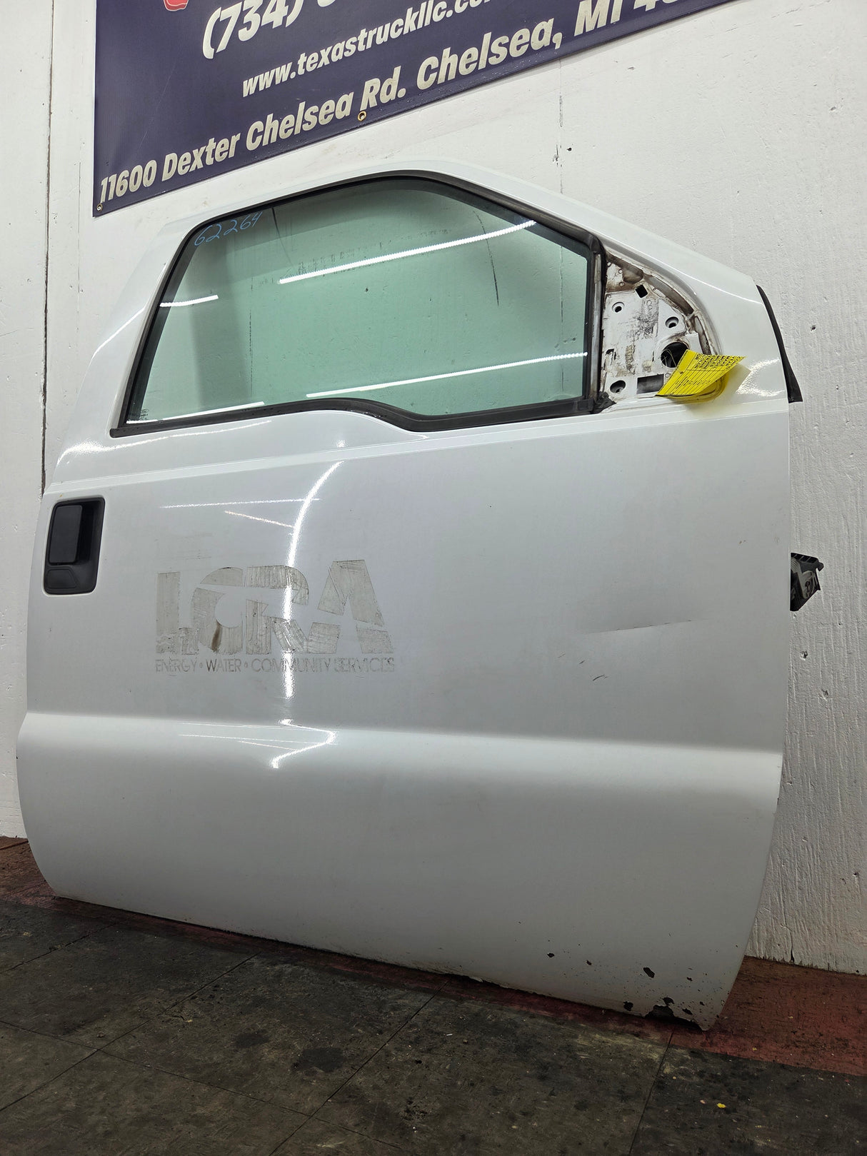 2012-2016 Ford Super Duty RH Passenger Side Front Door F250 F350 F450 F550