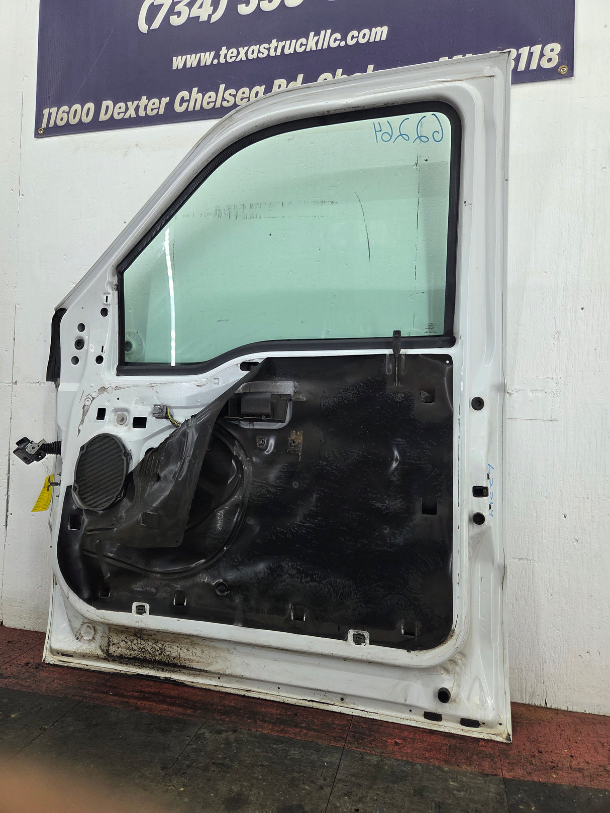 2012-2016 Ford Super Duty RH Passenger Side Front Door F250 F350 F450 F550