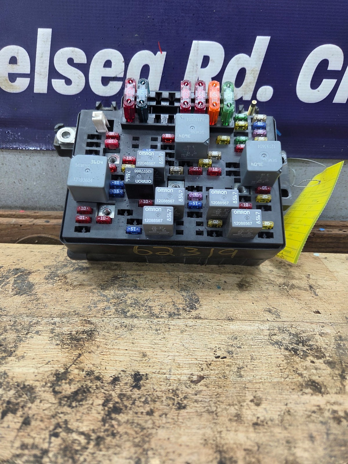 1998-2004 Chevrolet GMC Engine Bay Fuse Box - 15328925