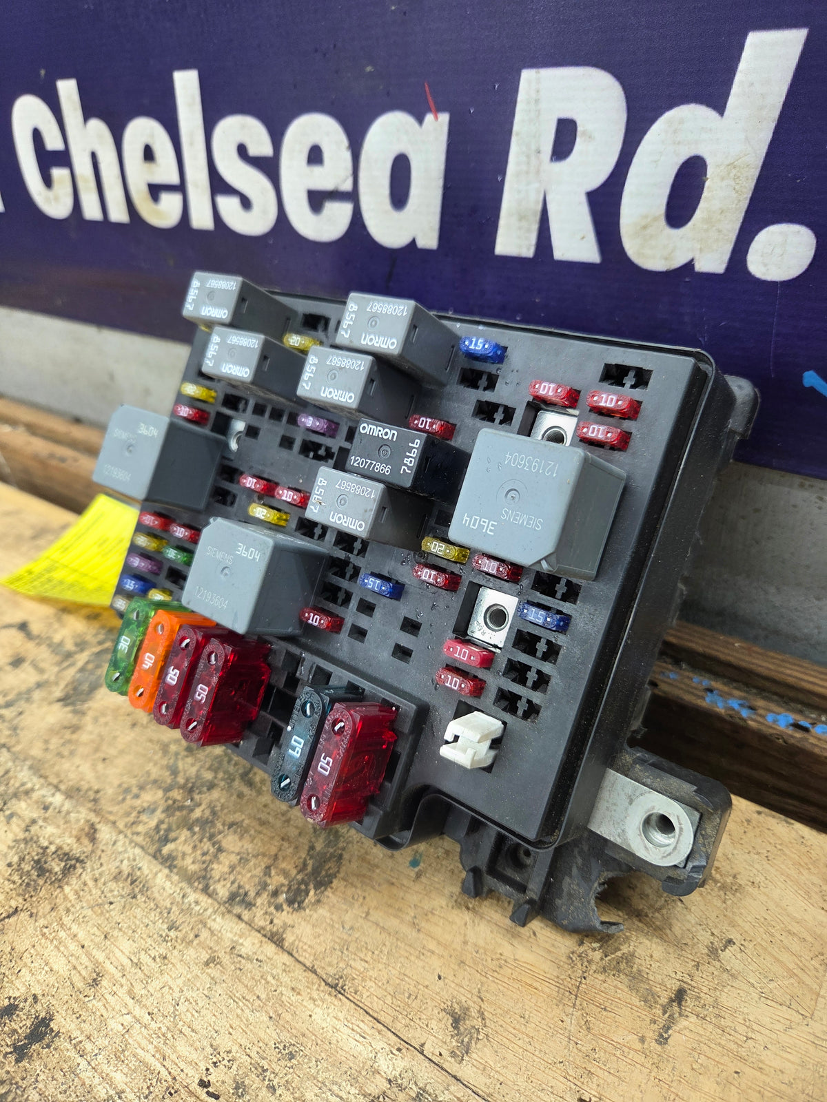 1998-2004 Chevrolet GMC Engine Bay Fuse Box - 15328925