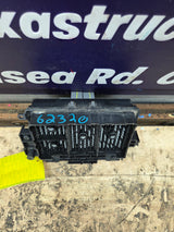 2003-2005 Chevrolet Silverado / GMC Sierra 1500 250 3500 Engine Bay Fuse Box - 15201928