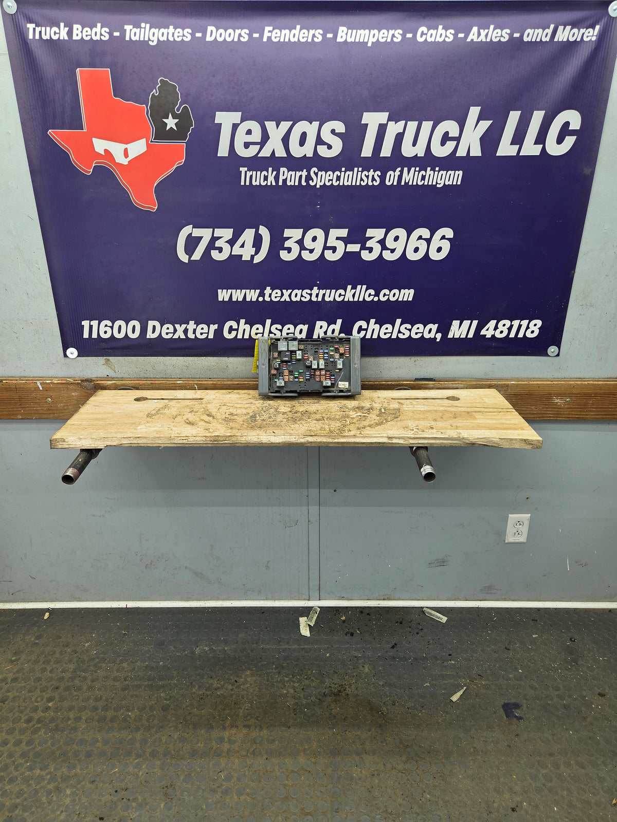2010-2013 Chevrolet Silverado / GMC Sierra 1500 2500 3500 Engine Bay Fuse Box
