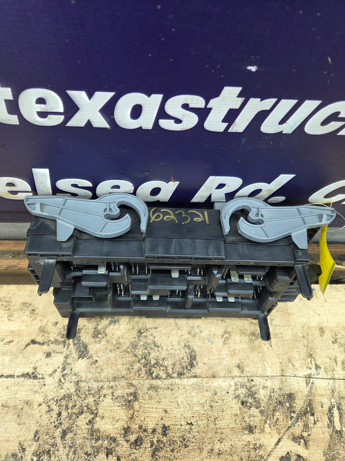 2010-2013 Chevrolet Silverado / GMC Sierra 1500 2500 3500 Engine Bay Fuse Box