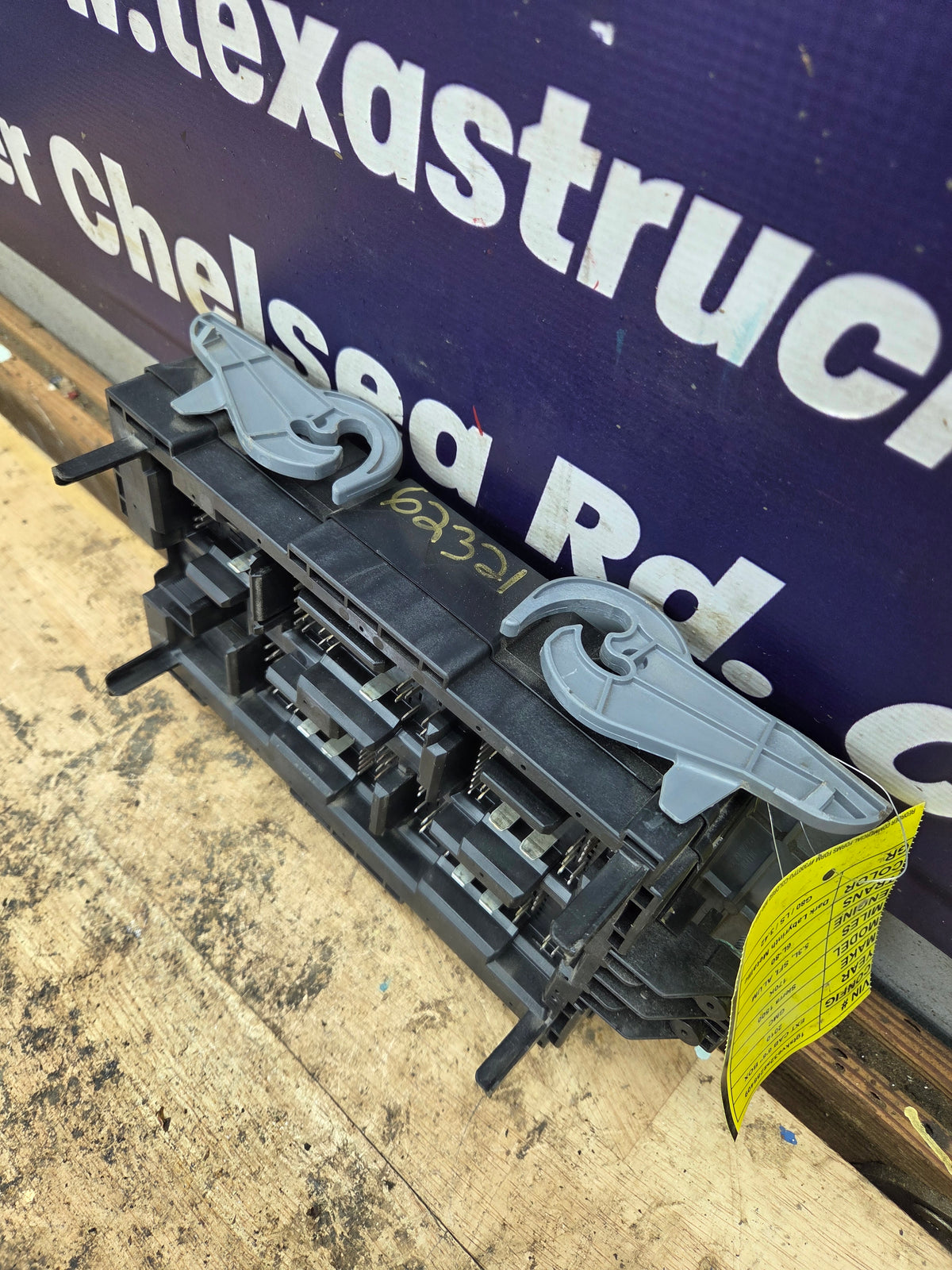 2010-2013 Chevrolet Silverado / GMC Sierra 1500 2500 3500 Engine Bay Fuse Box