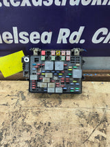 2003-2005 Chevrolet Silverado / GMC Sierra 1500 250 3500 Engine Bay Fuse Box - 15201928