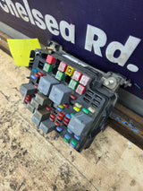 2003-2005 Chevrolet Silverado / GMC Sierra 1500 250 3500 Engine Bay Fuse Box - 15201928