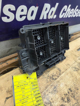 2003-2005 Chevrolet Silverado / GMC Sierra 1500 250 3500 Engine Bay Fuse Box - 15201928