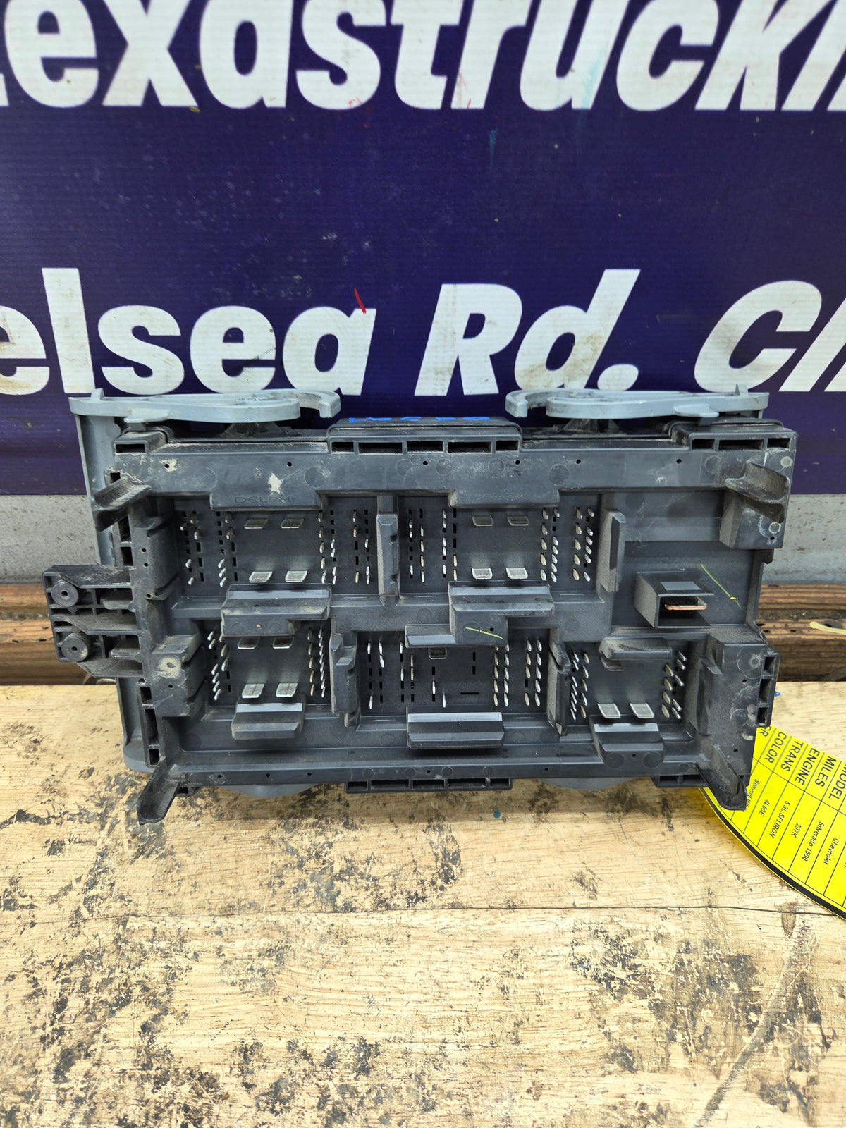 2007-2009 Chevrolet Silverado / GMC Sierra 1500 2500 3500 Engine Bay Fuse Box