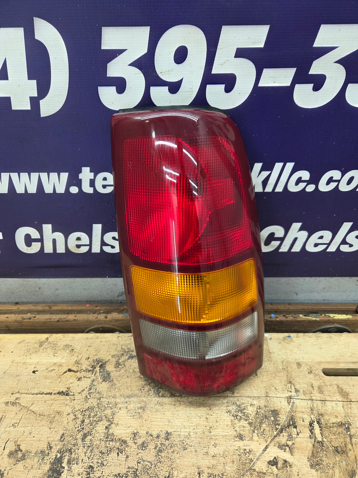 1999–2007 Chevrolet Silverado/GMC Sierra Passenger Side Tail Light 16524516