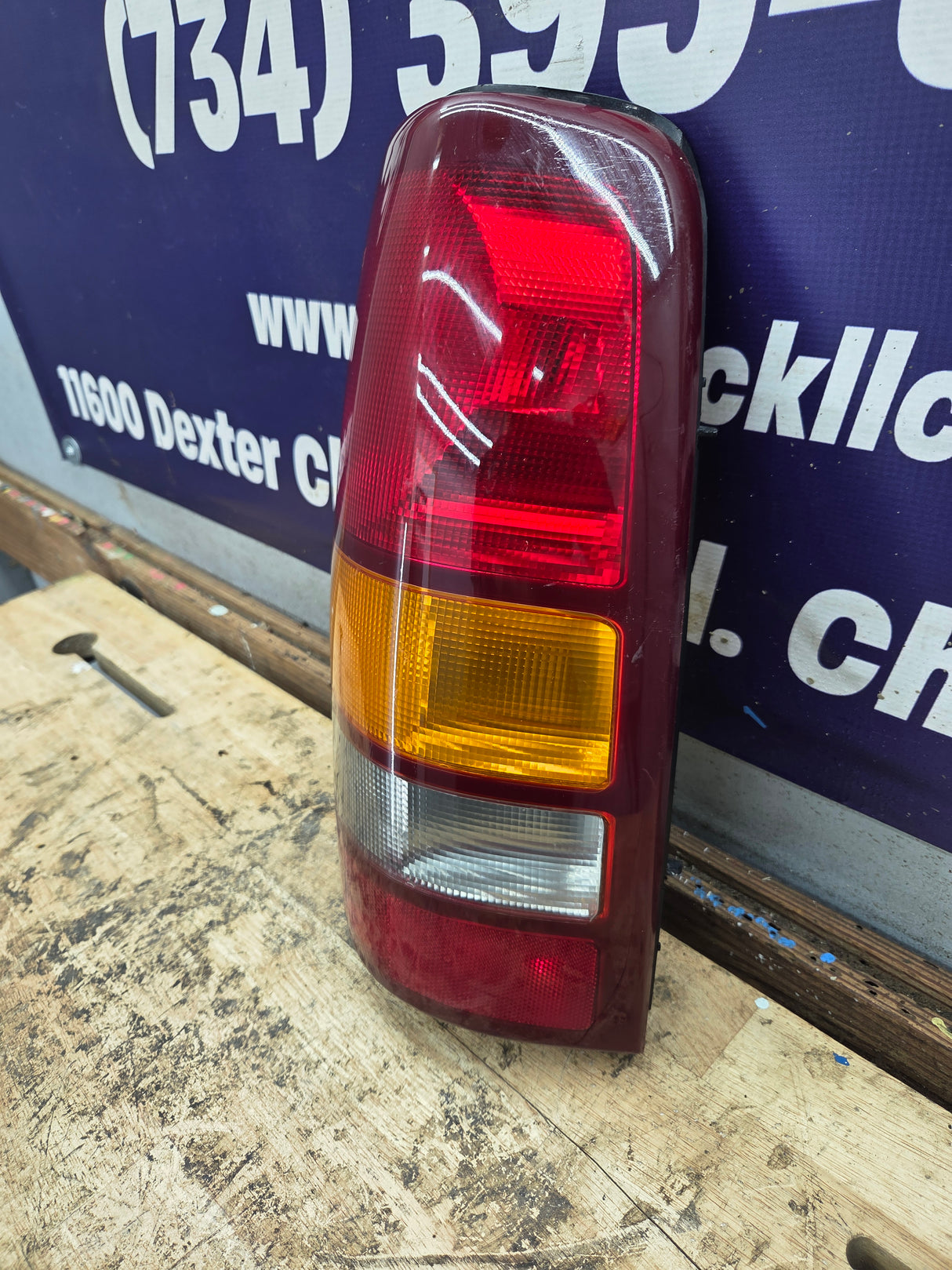 1999–2007 Chevrolet Silverado/GMC Sierra Passenger Side Tail Light 16524516