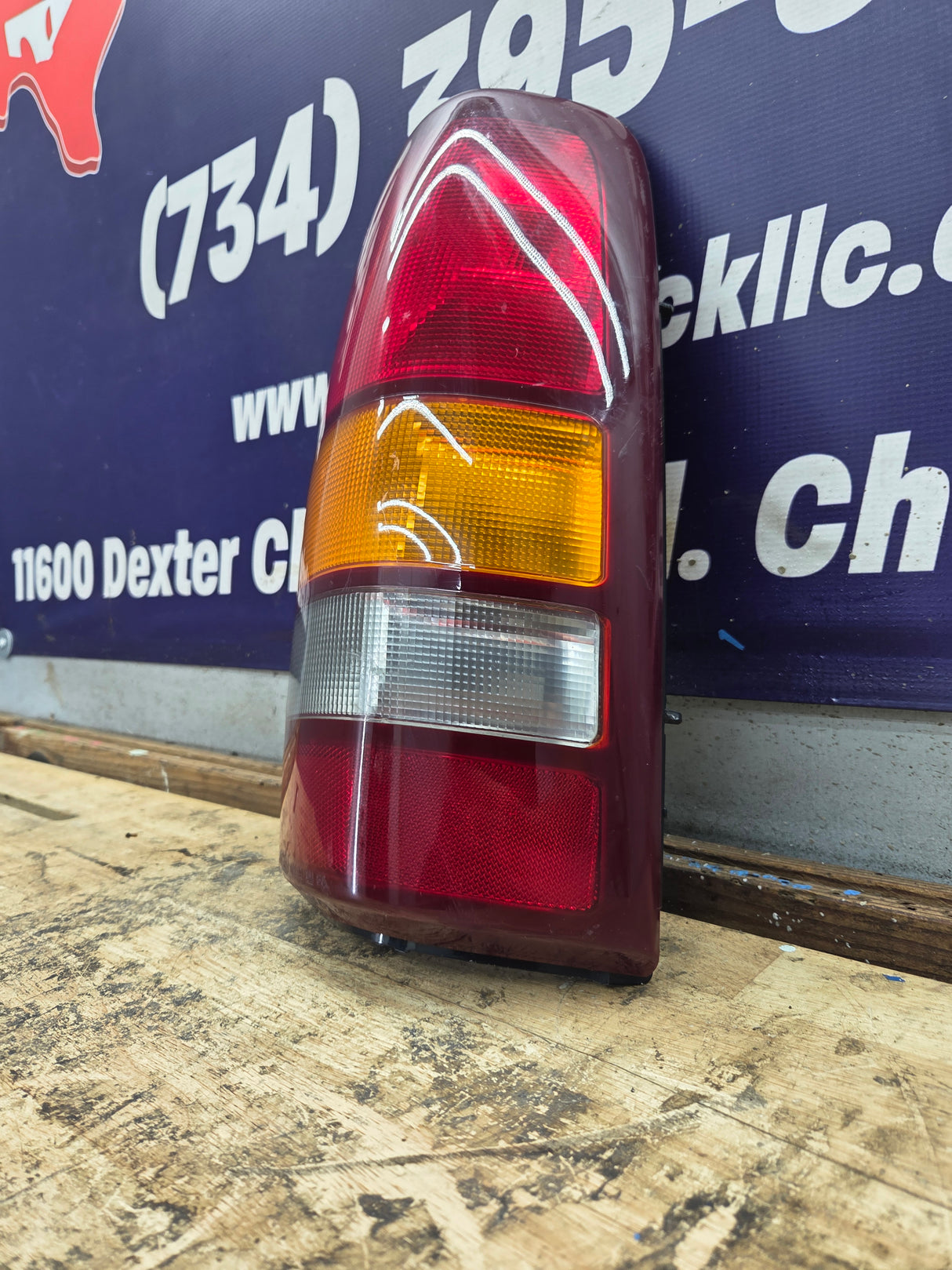 1999–2007 Chevrolet Silverado/GMC Sierra Passenger Side Tail Light 16524516