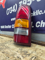 1999–2007 Chevrolet Silverado/GMC Sierra Passenger Side Tail Light 16524516