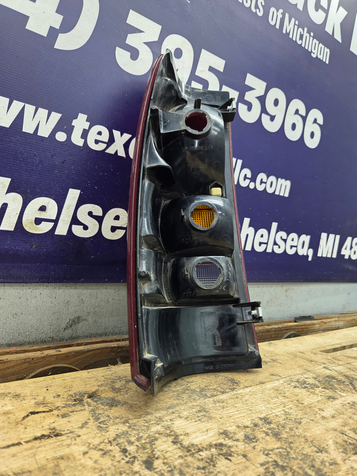 1999–2007 Chevrolet Silverado/GMC Sierra Passenger Side Tail Light 16524516