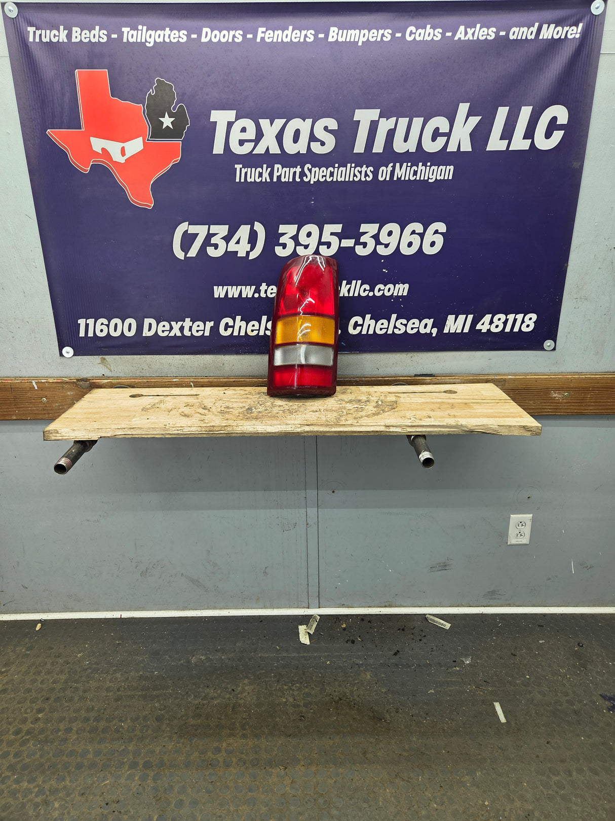 1999–2007 Chevrolet Silverado/GMC Sierra Driver Side Tail Light TYC 11-5185-00
