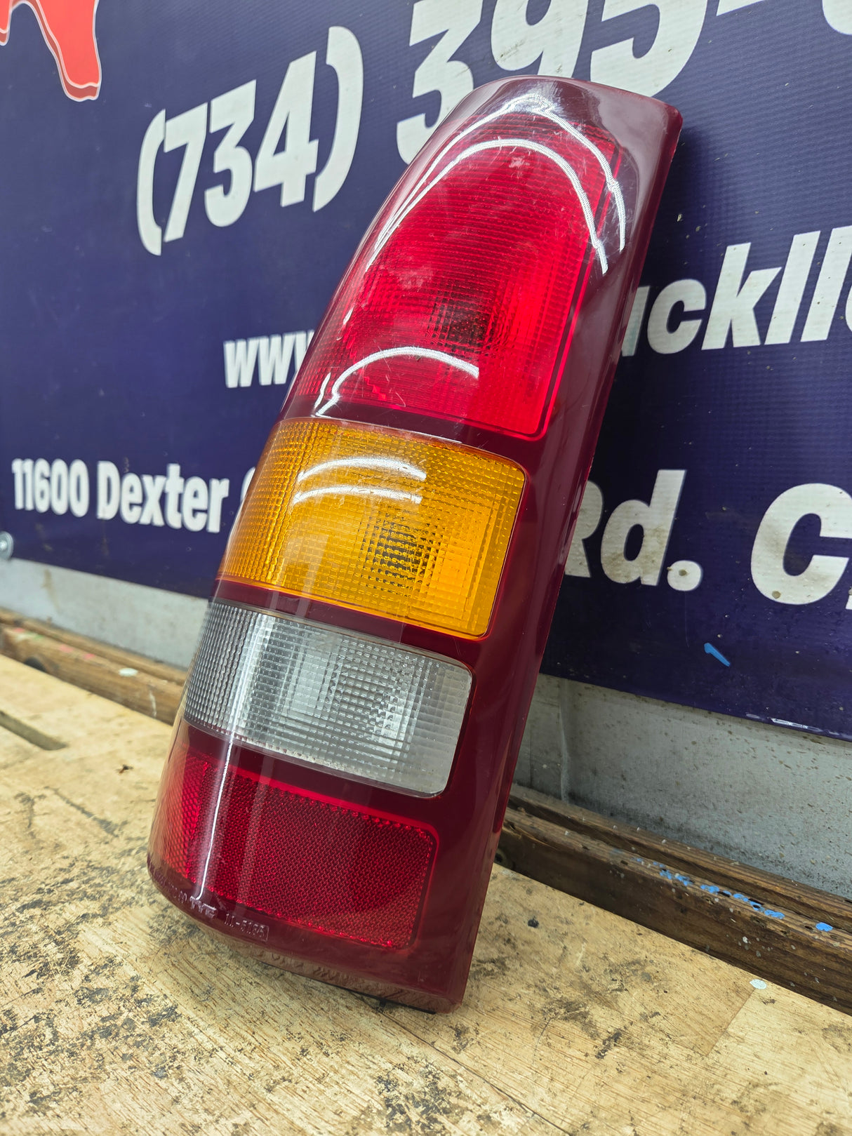 1999–2007 Chevrolet Silverado/GMC Sierra Driver Side Tail Light TYC 11-5185-00