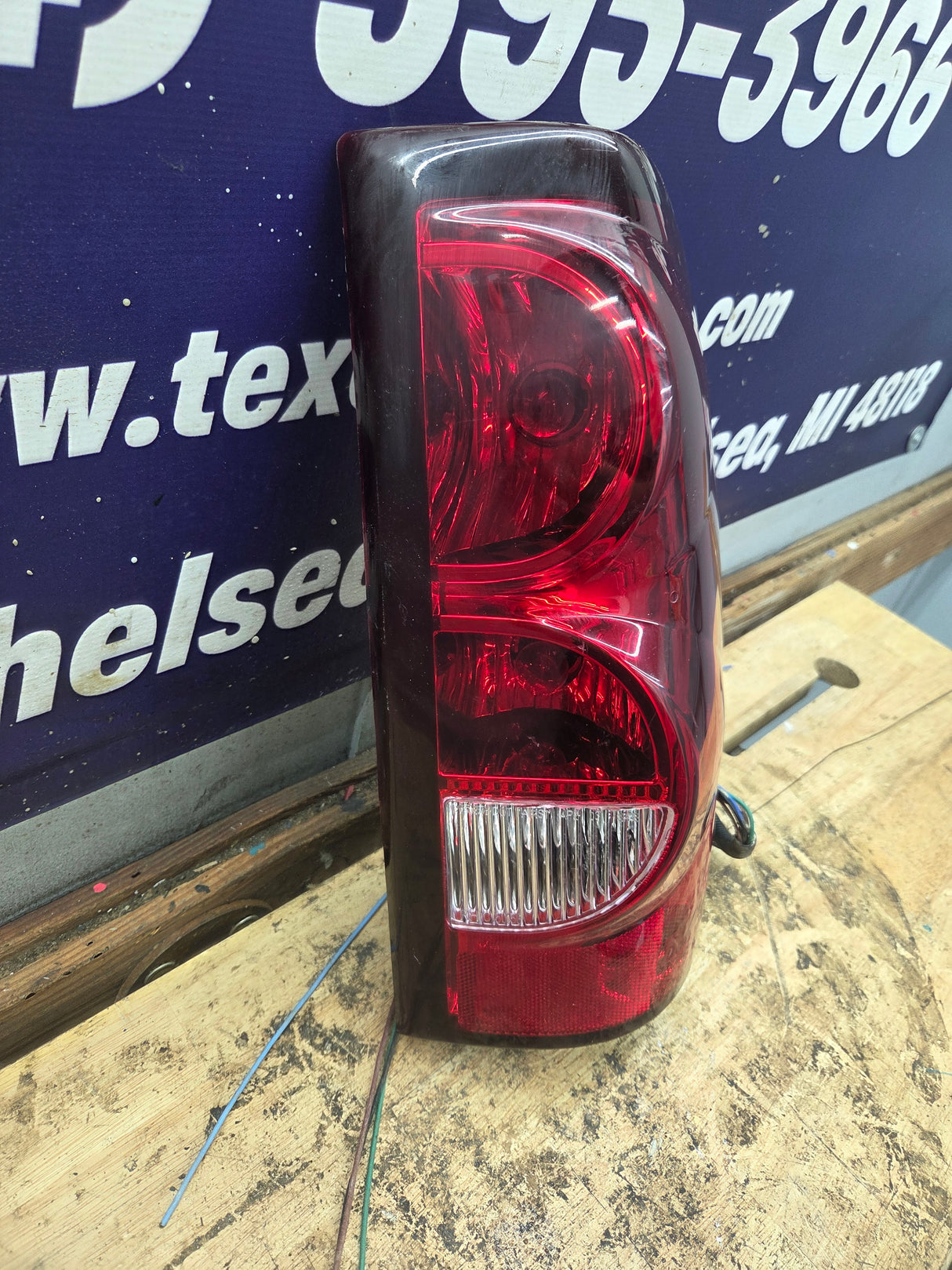 2003-2007 Chevrolet Silverado 1500 2500 3500 HD RH Passenger Side Tail Light