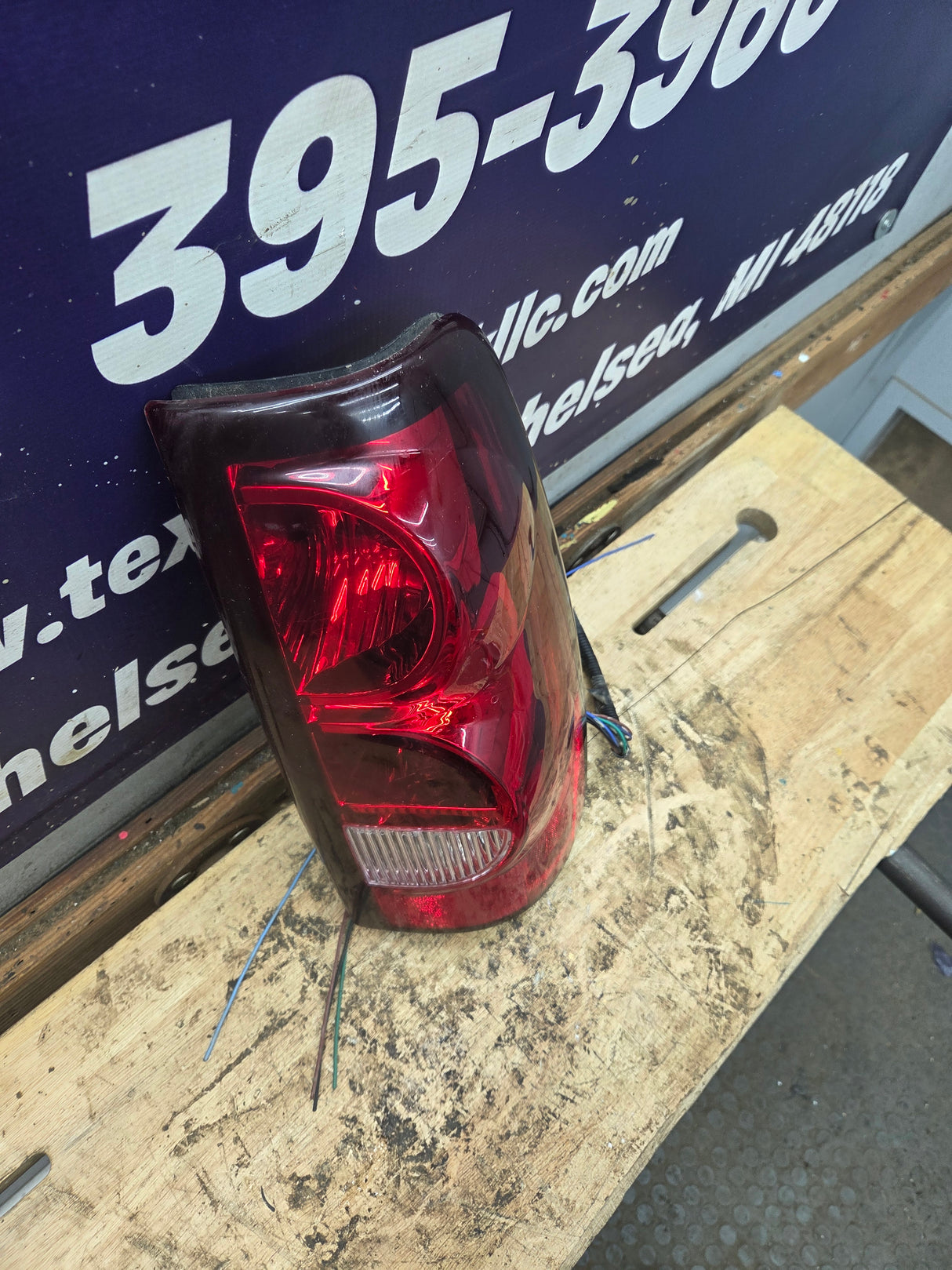 2003-2007 Chevrolet Silverado 1500 2500 3500 HD RH Passenger Side Tail Light