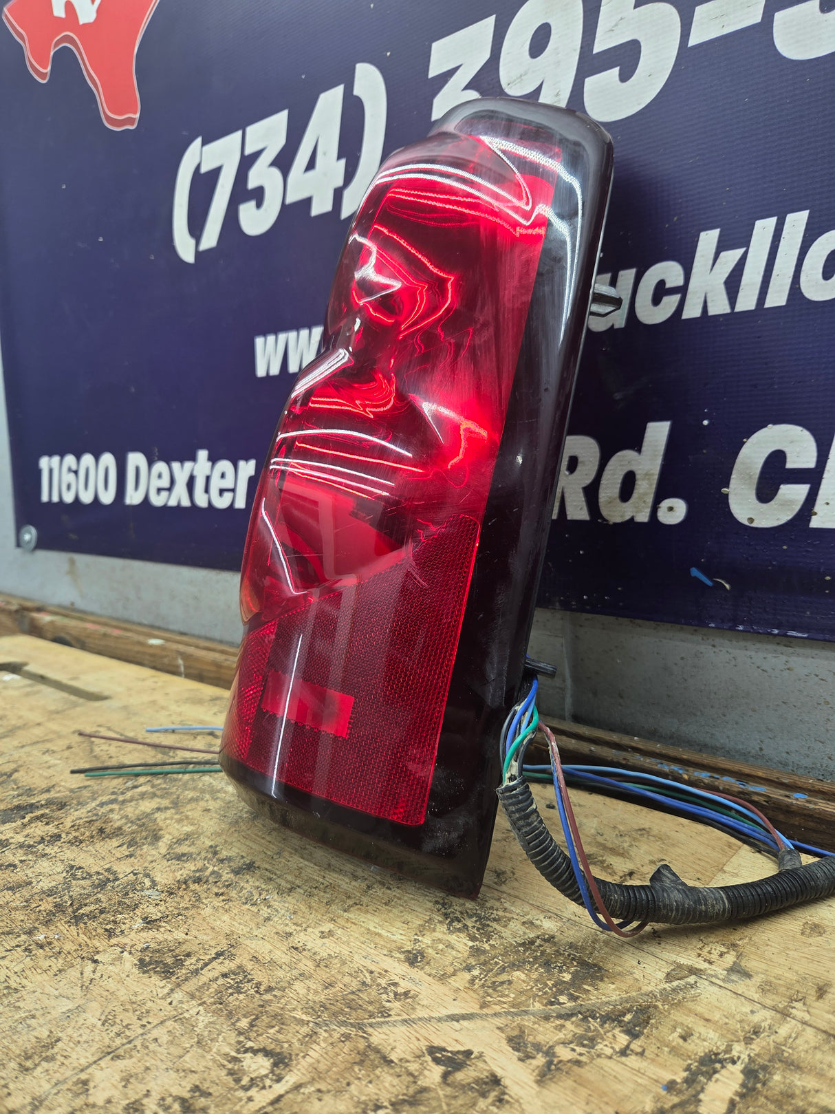 2003-2007 Chevrolet Silverado 1500 2500 3500 HD RH Passenger Side Tail Light