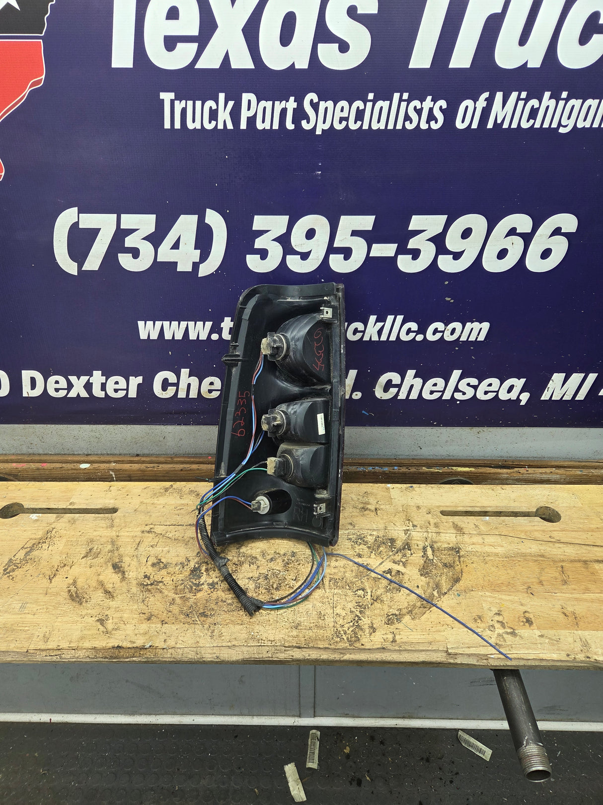 2003-2007 Chevrolet Silverado 1500 2500 3500 HD RH Passenger Side Tail Light
